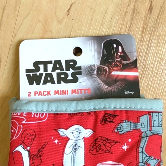 Star Wars Darth Vader Luke Skywalker Yoda 2 pack kitchen oven mitts - Picture 2 of 6